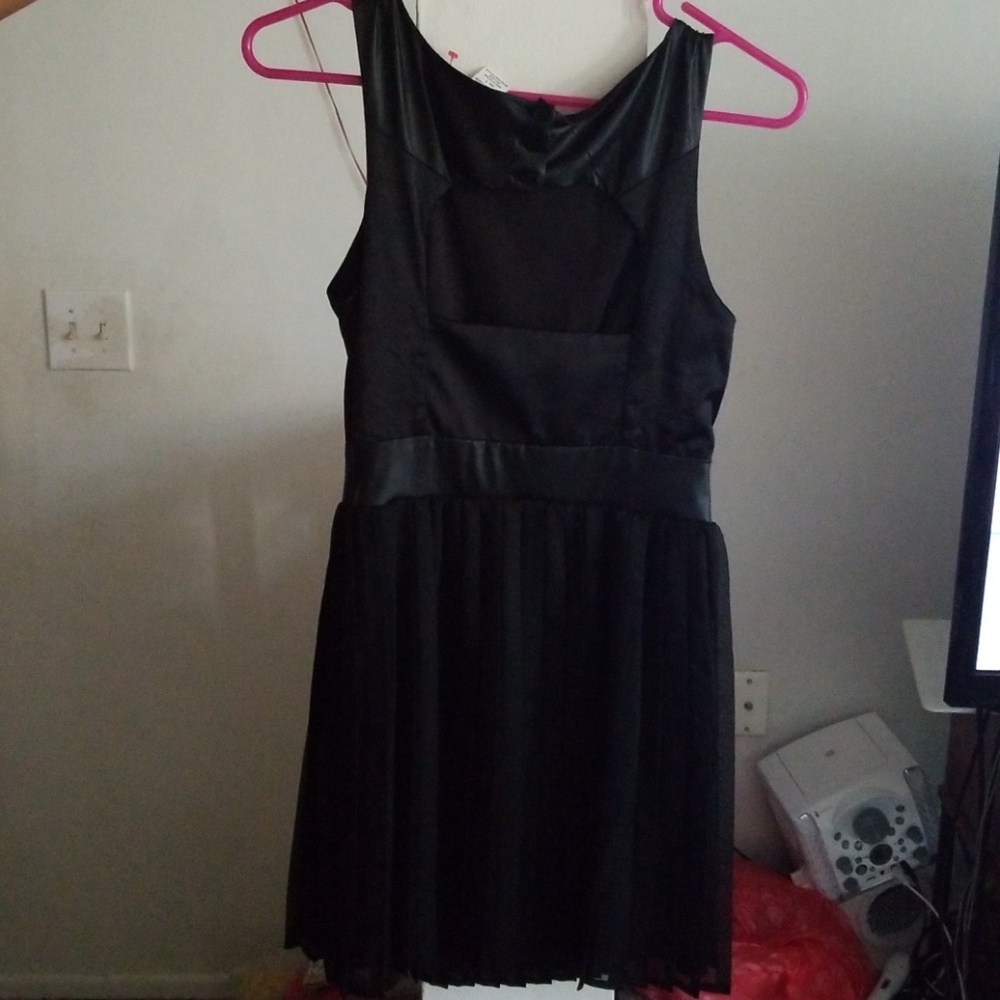 Dress - Picture 2 of 3